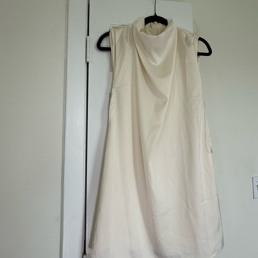 Elegant Cream Sleeveless Shift Dress